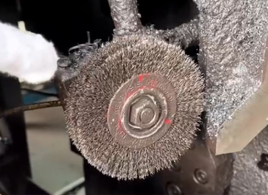 Adjust steel brush to prevent saw teeth chip or break