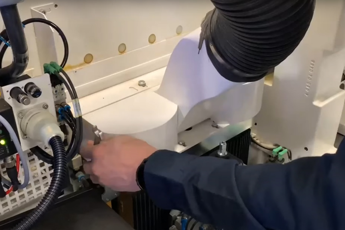 PCD pre-milling cutter installation process